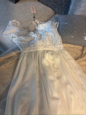 Ivory Lace Bodice Chiffon Formal Dress - Elegant Women's Evening Gown